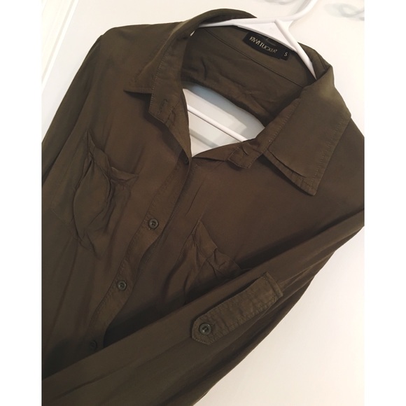 LF Backless Button Down - Picture 3 of 4